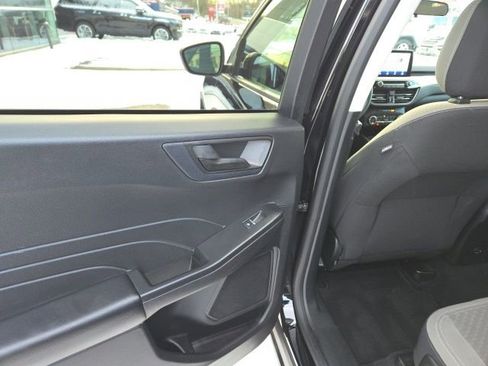 Certified 2022 Ford Escape SE w/ SE Sport Appearance Package image 27