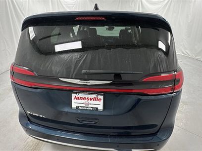 Used 2023 Chrysler Pacifica Touring-L