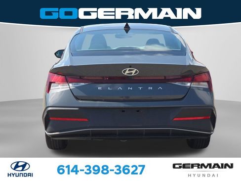 Used 2024 Hyundai Elantra SEL FWD image 9