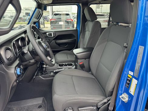 Used 2023 Jeep Wrangler Unlimited w/ Convenience Group AWD/4WD image 28