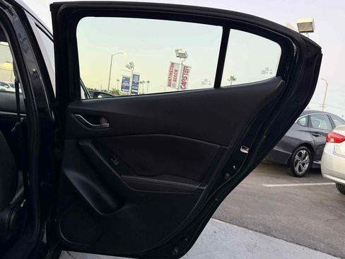 Used 2018 MAZDA MAZDA3 Touring FWD image 55