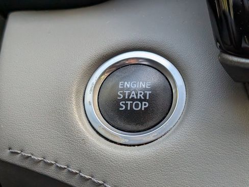 Used 2020 Toyota Highlander XLE image 31