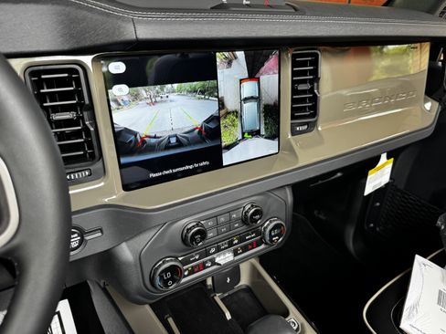 Used 2025 Ford Bronco Outer Banks image 25