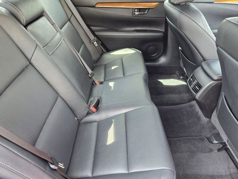 Used 2014 Lexus ES 300h w/ Luxury Package w/Bamboo Trim FWD image 29