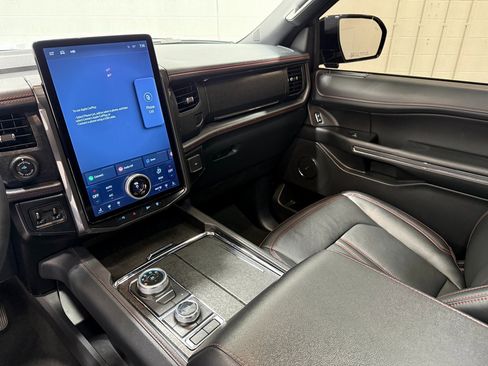 Used 2024 Ford Expedition Max Limited image 12