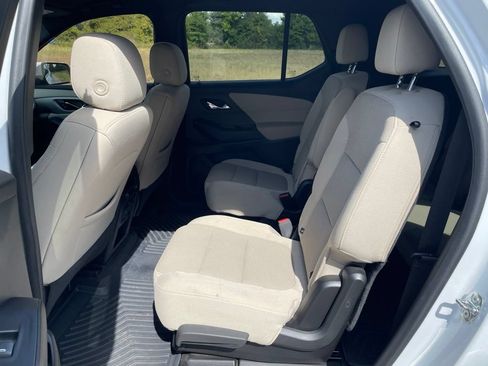 Used 2022 Chevrolet Traverse LT FWD image 34