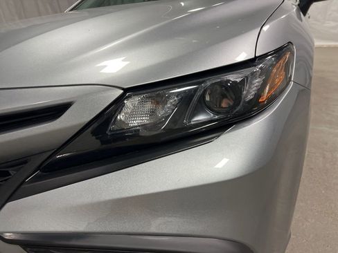 Used 2024 Toyota Camry SE image 33