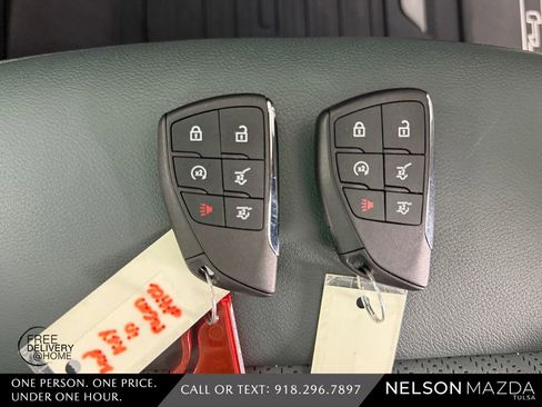 Used 2025 GMC Yukon AT4 w/ AT4 Premium Plus Package AWD/4WD image 53