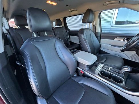 Used 2024 Kia Carnival LX FWD image 50