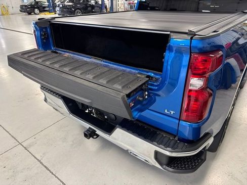 Used 2022 Chevrolet Silverado 1500 LT w/ Z71 Off-Road Package AWD/4WD image 11
