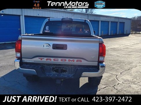 Used 2017 Toyota Tacoma TRD Off-Road image 4