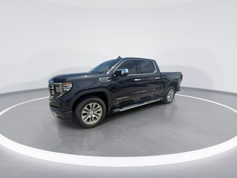 Used 2023 GMC Sierra 1500 Denali w/ Technology Package AWD/4WD image 4