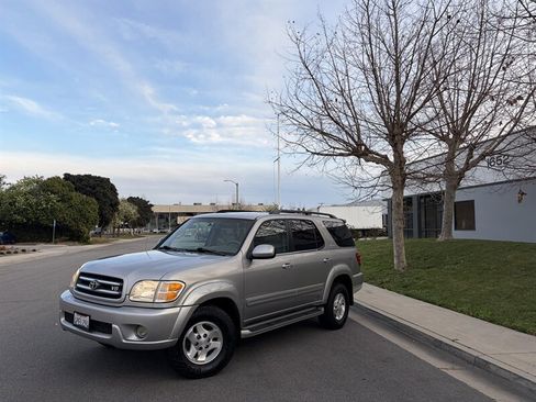 Used 2001 Toyota Sequoia Limited image 1