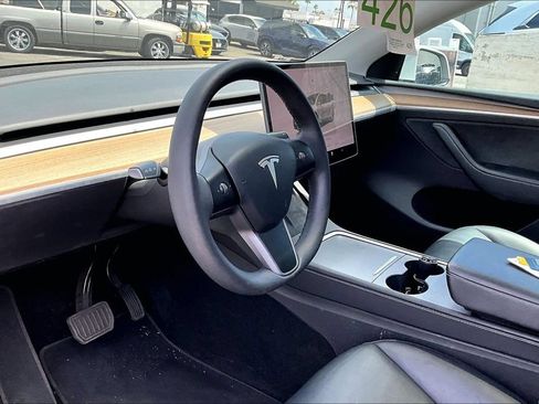 Used 2024 Tesla Model Y Long Range AWD/4WD image 9