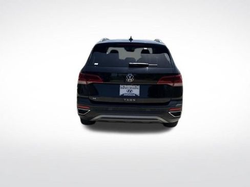 Used 2024 Volkswagen Taos SE FWD image 4
