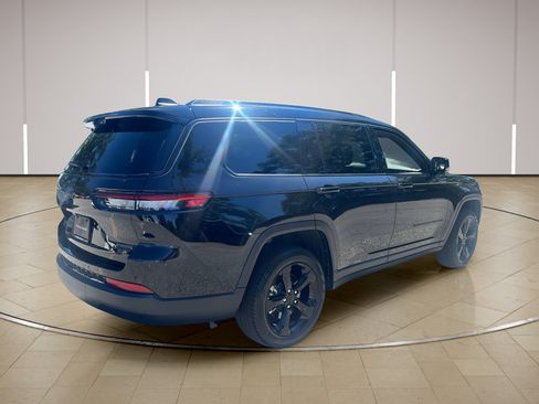Used 2025 Jeep Grand Cherokee L Limited w/ Luxury Tech Group II AWD/4WD image 7