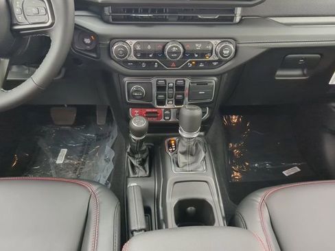 New 2025 Jeep Gladiator Rubicon image 18