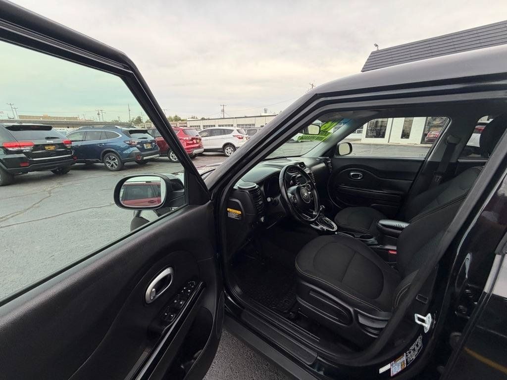 Used 2016 Kia Soul + w/ Audio Package FWD image 22