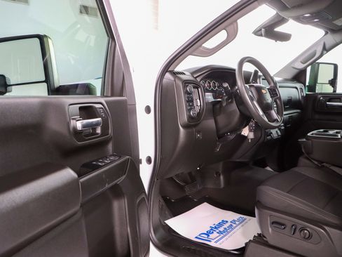 Used 2023 Chevrolet Silverado 2500 Custom w/ Custom Convenience Package image 3