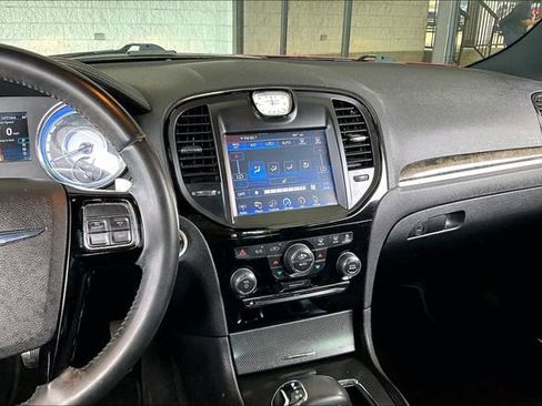 Used 2014 Chrysler 300 S RWD image 9