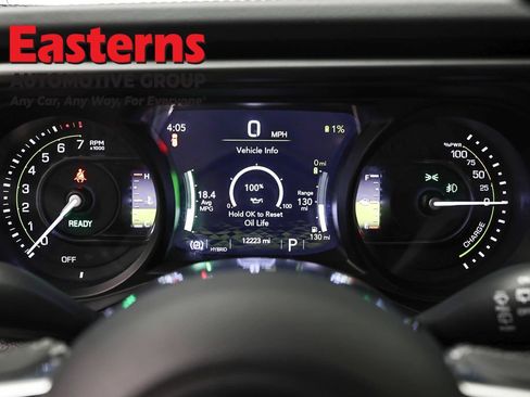 Used 2025 Jeep Wrangler Unlimited Sahara AWD/4WD image 18