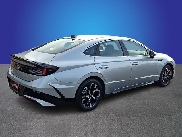 Used 2025 Hyundai Sonata SEL FWD image 4