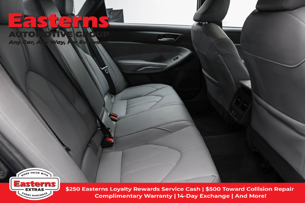 Used 2022 Toyota Avalon XLE w/ Moonroof Package FWD image 25