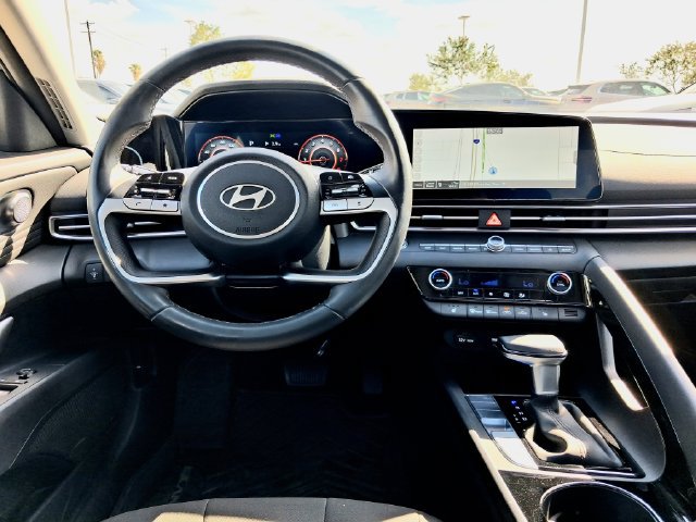 Used 2025 Hyundai Elantra SEL FWD image 13
