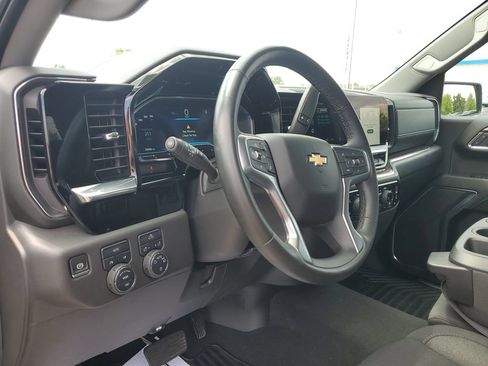 Used 2024 Chevrolet Silverado 1500 LT AWD/4WD image 8