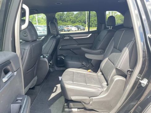 Used 2026 GMC Acadia Elevation w/ Elevation Premium Package FWD image 10