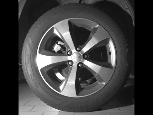 Used 2019 Jeep Cherokee Limited FWD image 13