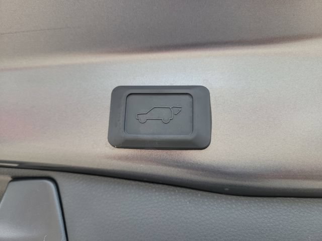 Used 2025 Toyota RAV4 XLE w/ Convenience Package FWD image 10