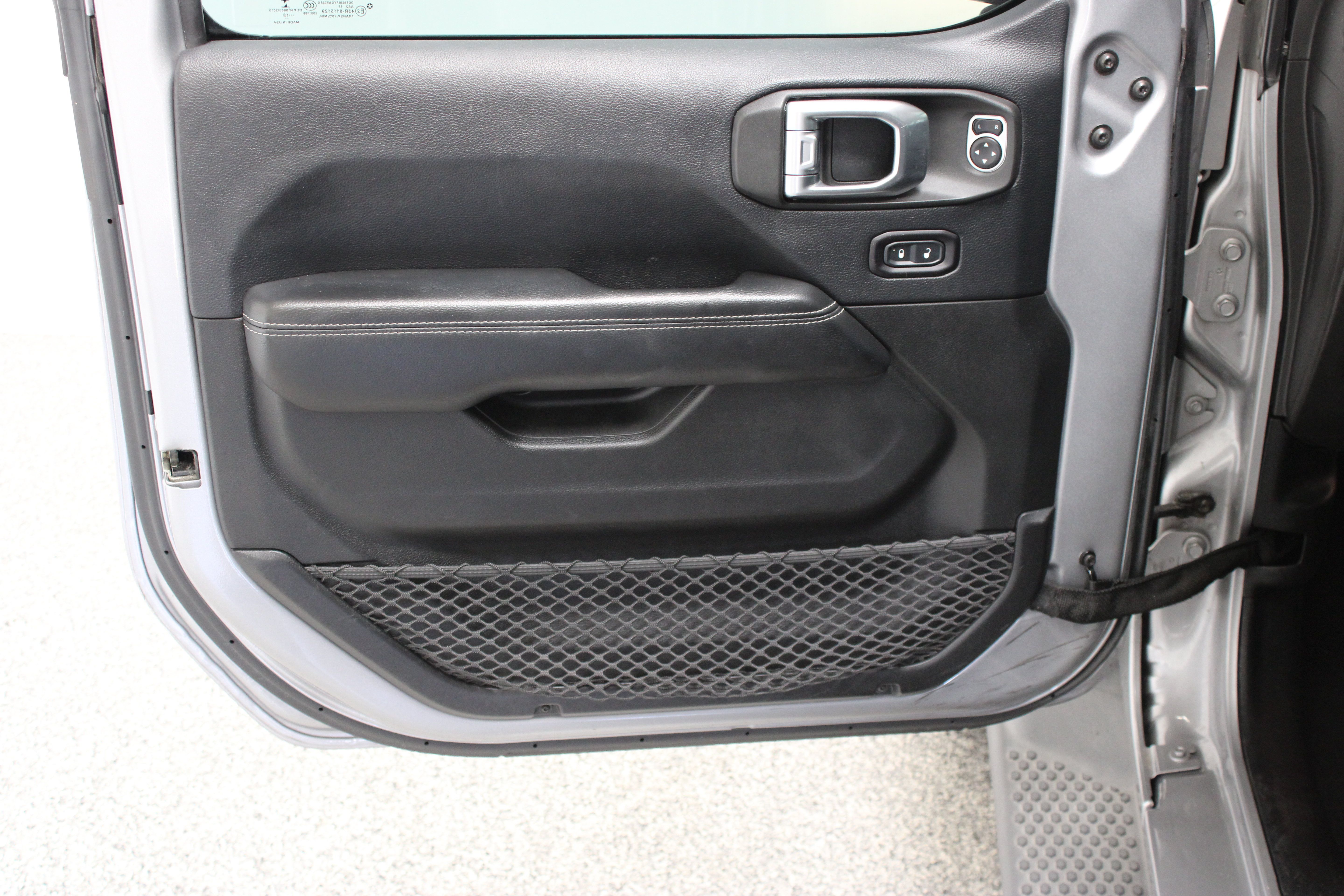 Used 2018 Jeep Wrangler Unlimited Sahara AWD/4WD image 12