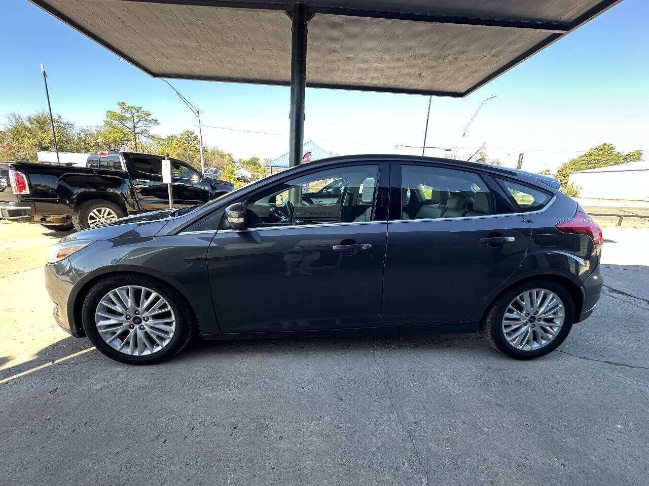 Used 2016 Ford Focus Titanium FWD image 5