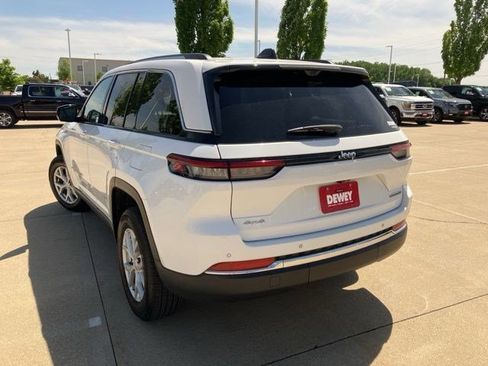 Used 2023 Jeep Grand Cherokee Limited w/ Luxury Tech Group II AWD/4WD image 8