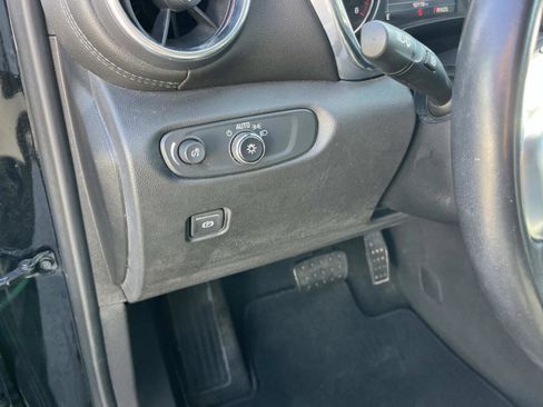 Used 2021 Chevrolet Blazer LT image 39