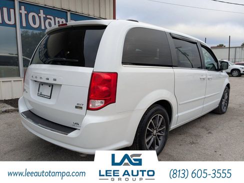 Used 2017 Dodge Grand Caravan SXT image 4