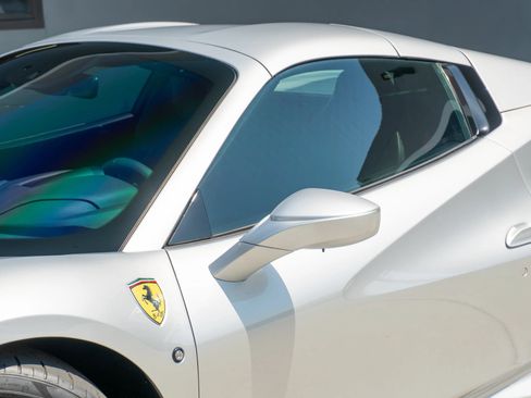 Used 2022 Ferrari F8 Tributo RWD image 25