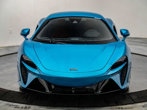 Used 2024 McLaren Artura RWD image 35