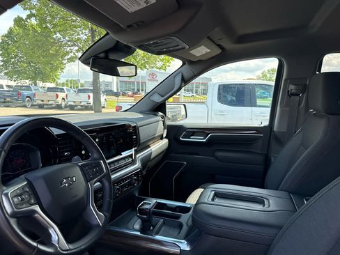 Used 2022 Chevrolet Silverado 1500 RST w/ Z71 Off-Road Package AWD/4WD image 8