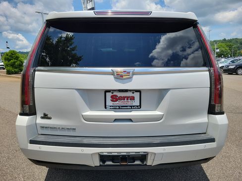 Used 2018 Cadillac Escalade Luxury AWD/4WD image 4