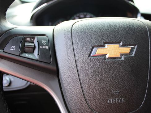 Used 2018 Chevrolet Trax LT w/ LT Convenience Package AWD/4WD image 18