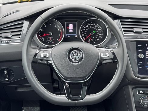 Used 2021 Volkswagen Tiguan SE w/ Panoramic Sunroof Package image 7