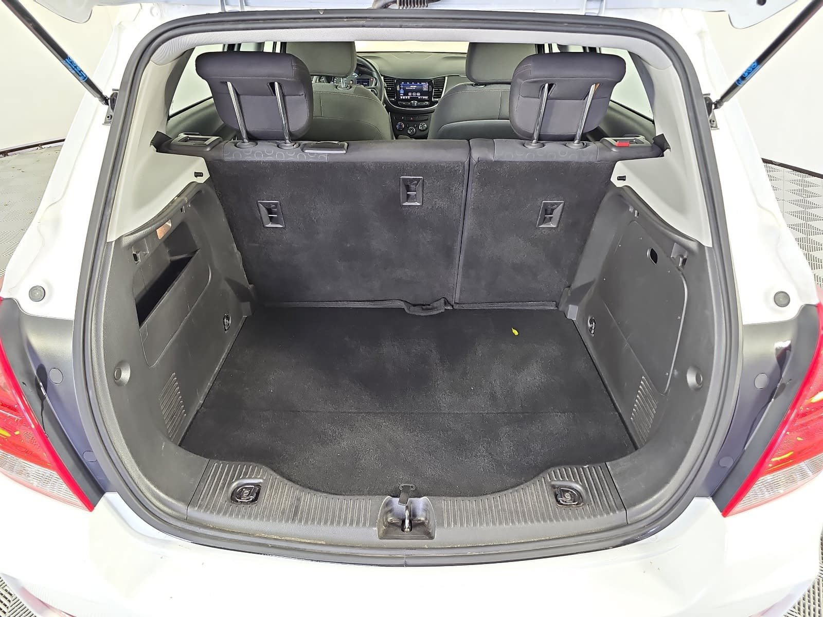 Used 2020 Chevrolet Trax LS FWD image 12