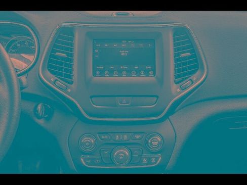 Used 2019 Jeep Cherokee Latitude Plus FWD image 40