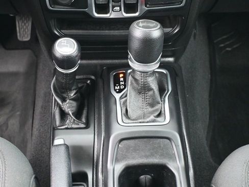 Used 2020 Jeep Wrangler Unlimited Sport S image 17