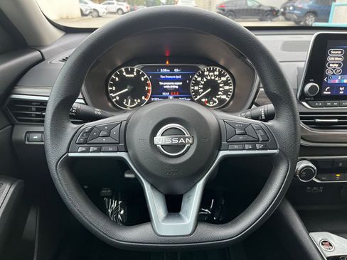 Used 2025 Nissan Altima 2.5 SV image 28