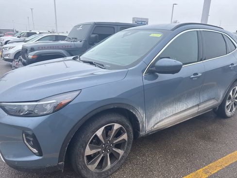 Used 2023 Ford Escape Platinum image 3