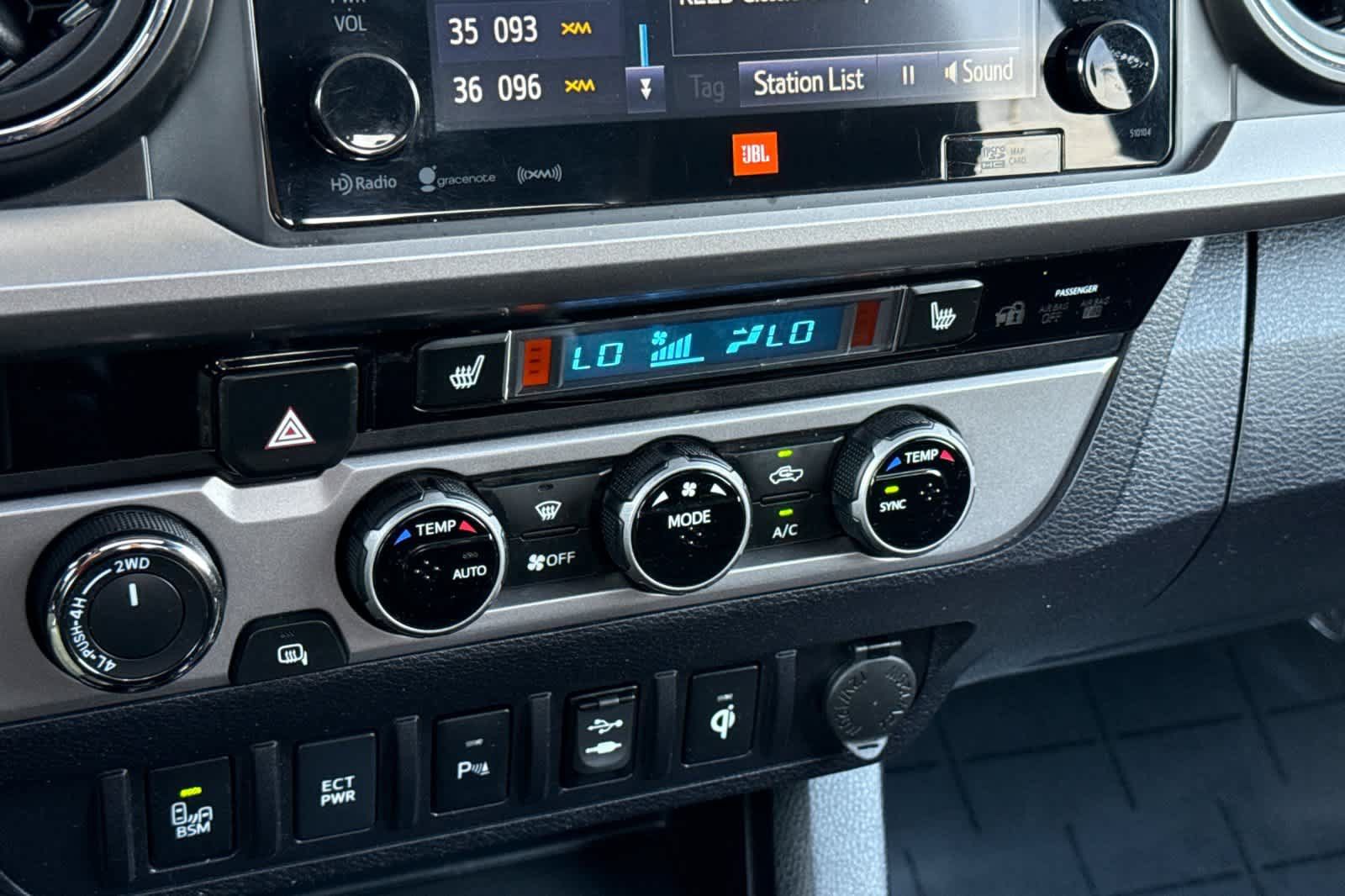 Used 2016 Toyota Tacoma Limited w/ Towing Package AWD/4WD image 19