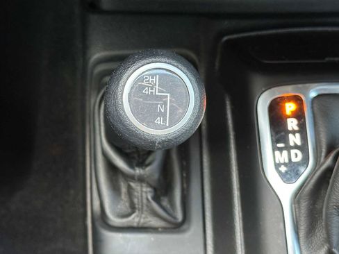 Used 2022 Jeep Gladiator Sport image 32